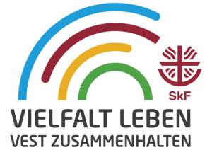 Neben einem bunten Regenbogen steht das SkF-Logo, darunter der Slogan "Vielfalt leben, Vest zusammenhalten" Neben einem bunten Regenbogen steht das SkF-Logo, darunter der Slogan