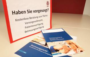 So werden Vorsorgevollmacht und Patientenverfügung rechtssicher erstellt Wer im Alter, bei Krankheit oder nach einem Unfall möchte, dass sein Wille geschieht, der muss...