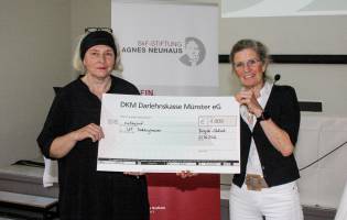 Bundesweite Stiftung zeichnet SkF-Nähstube mit dem Stiftungspreis aus „Die Fahrt hat sich wirklich gelohnt“, sagt Sozialarbeiterin Maria Bongers lächelnd. Auf der...