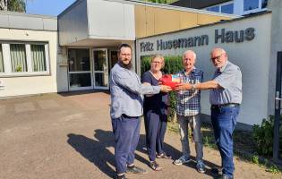 Besucher der Oldie-Nächte spenden für Kinder aus der Ukraine Drei Oldie-Nächte konnten nach Corona-Pause bereits wieder im Fritz-Husemann-Haus in Hochlarmark...