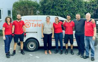 Einsatz an der Tafel: Hilti-Mitarbeitende engagieren sich sozial Sechs Mitarbeitende des Bohrmaschinen-Herstellers Hilti haben einen Tag lang in der...