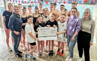 Schwimmverein sammelt Spenden für RiVer-Kinder Verein unterstützt Verein: Der Schwimmverein (SV) Recklinghausen 28 hat Spenden für das...