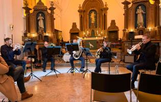 Dr. Frank Tykwer spendiert der „Recklinghäuser Tafel“ ein Benefizkonzert „Yellow Submarine“ von den Beatles und das Steigerlied: Das Blechbläser-Ensemble „New Westfalian...