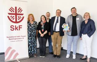 Startschuss im Elektrizitätsmuseum: SkF Recklinghausen bringt Notinseln für Kinder in die Region Kinder sind auf öffentlichen Wegen und Plätzen Übergriffen oft schutzlos...