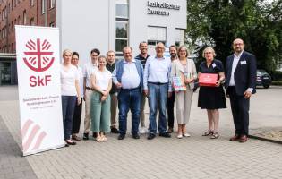 Caritas-Präsidentin im Austausch mit dem SkF Recklinghausen Betreuungsverein und Tafel berichten Eva Maria Welskop-Deffaa über wachsende Herausforderungen.